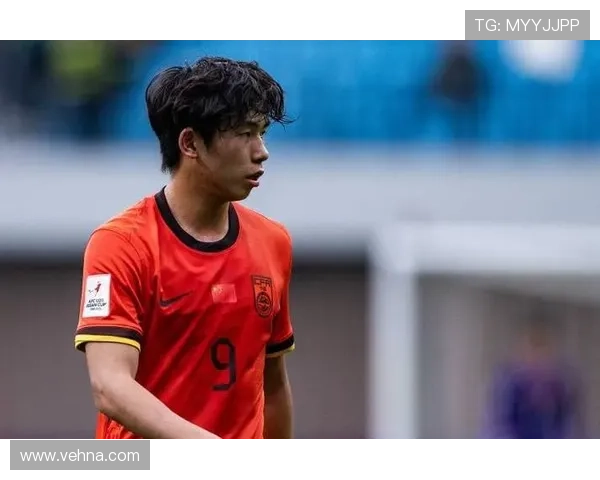 刘诚宇肘击逃红牌主裁手下留情